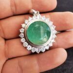Esmeralda de 24,46 Quilates en Plata 0 USD.