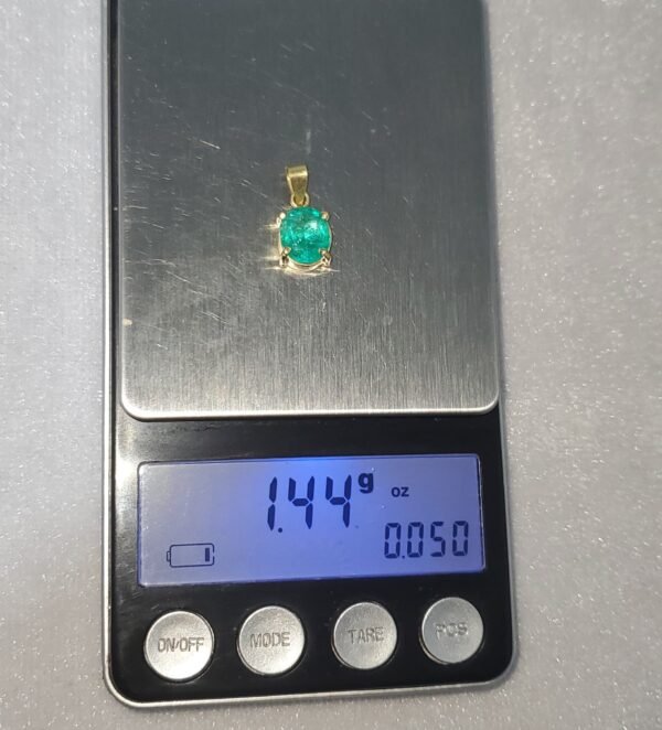 Dije de Esmeralda Ovalada – 2.15 ct de 0 USD