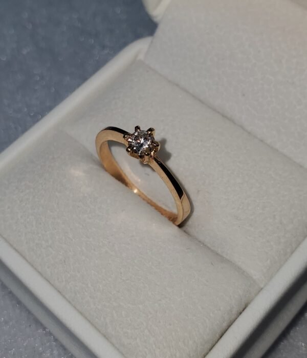 Anillo de compromiso en oro italiano con diamante de 25 puntos 0 dolares