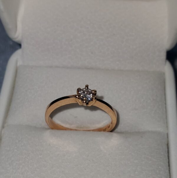 Anillo de compromiso en oro italiano con diamante de 25 puntos 0 dolares
