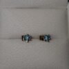 Aretes en oro de 18k con topacios azules – 1 gramo 3 USD.