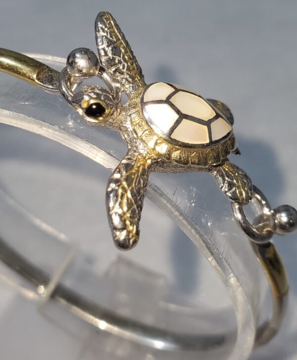 Pulsera Tortuga en Plata S925 con Nácar Blanco y Detalles en Oro 18k – Kovel  Usd.