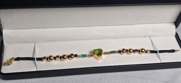 WhatsApp Image 2026-03-03 at 1.49.51 AM (2) Pulsera Peridoto esmeraldas y Rubis