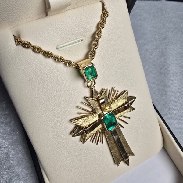 WhatsApp Image 2026-03-05 at 12.30.03 AM (1) Cruz de oro 18k