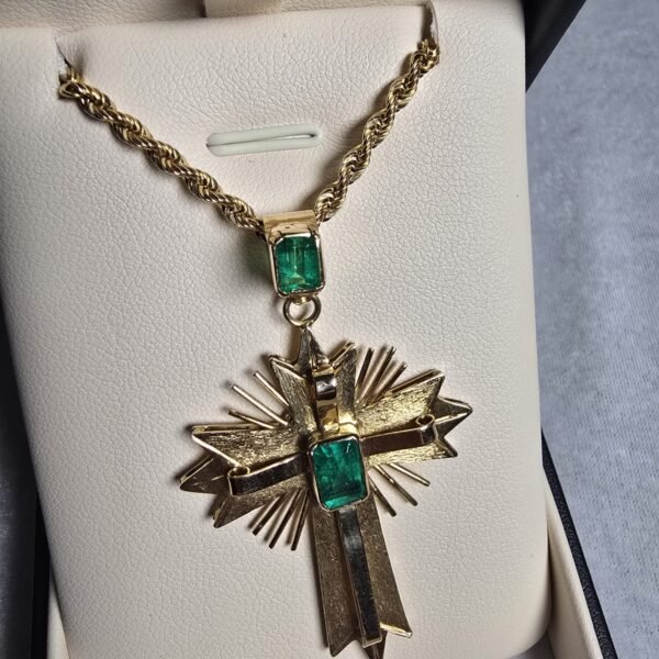 WhatsApp Image 2026-03-05 at 12.30.03 AM (2) Cruz de oro 18k