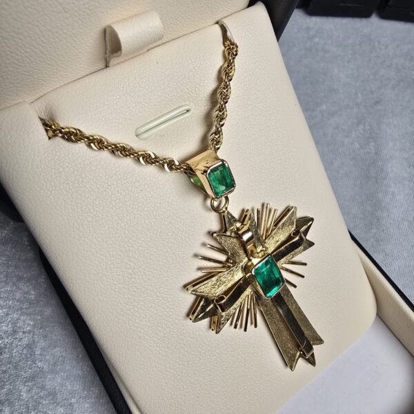 WhatsApp Image 2026-03-05 at 12.30.03 AM Cruz de oro 18k