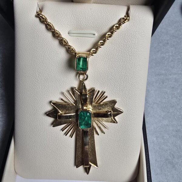 WhatsApp Image 2026-03-05 at 12.30.04 AM Cruz de oro 18k