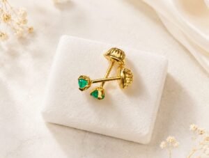 ARETES DE ESMERALDA  NATURAL Y ORO 18K