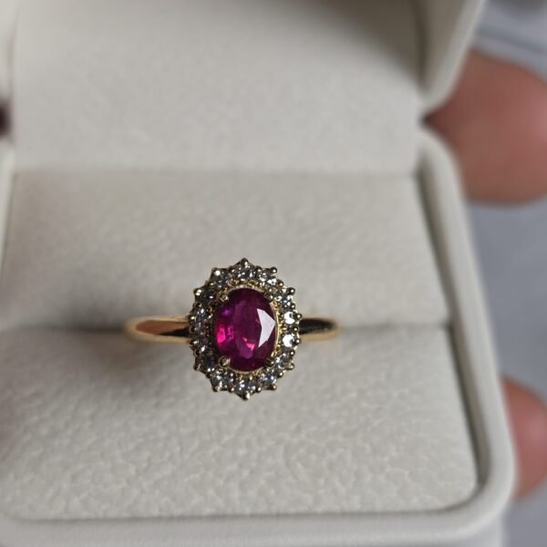 Anillo de Compromiso Rubi natural y Diamantes