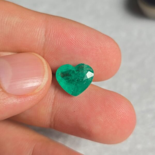 Esmeralda Natural Corazón 3.3 quilates