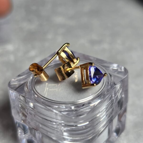 WhatsApp Image 2026-08-07 at 6.09.41 PM (2) Aretes con tanzanita trillon