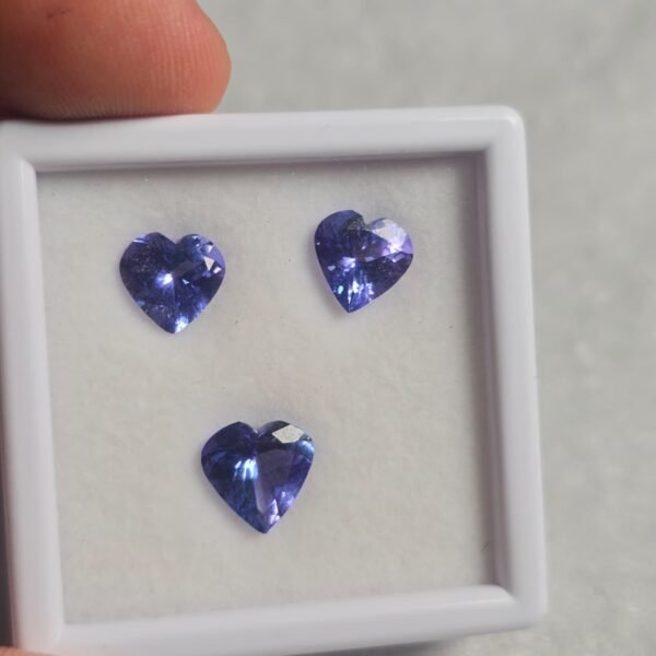 Tanzanita forma corazón 5 quilates